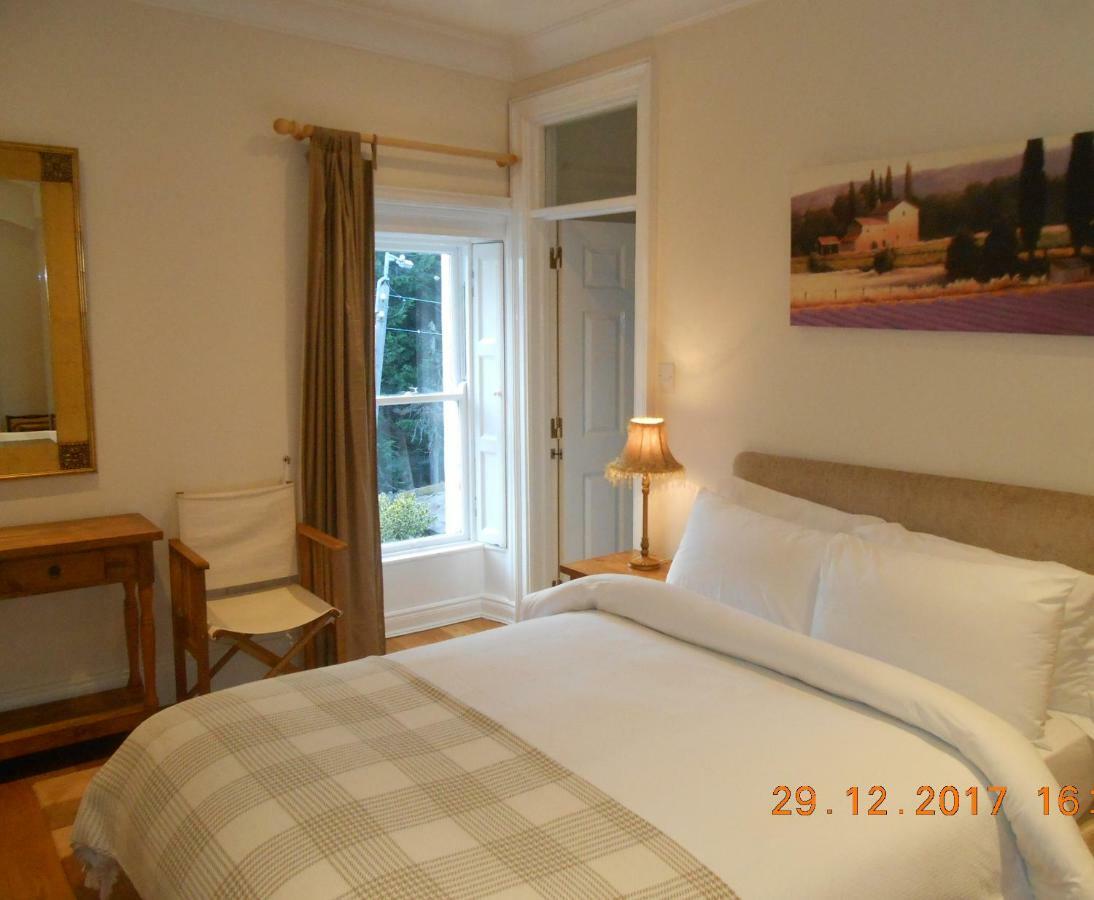 Mount Pleasant Country House Hostal Lucan Exterior foto